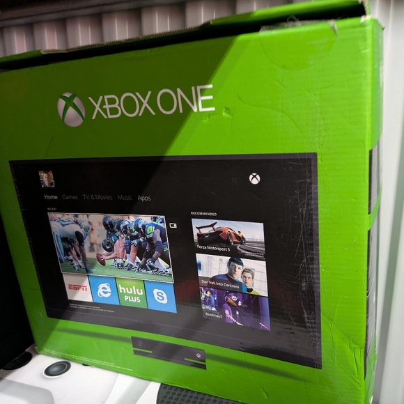 XBOX ONE 500GB Model 1540/1520 W/ Extra Games
